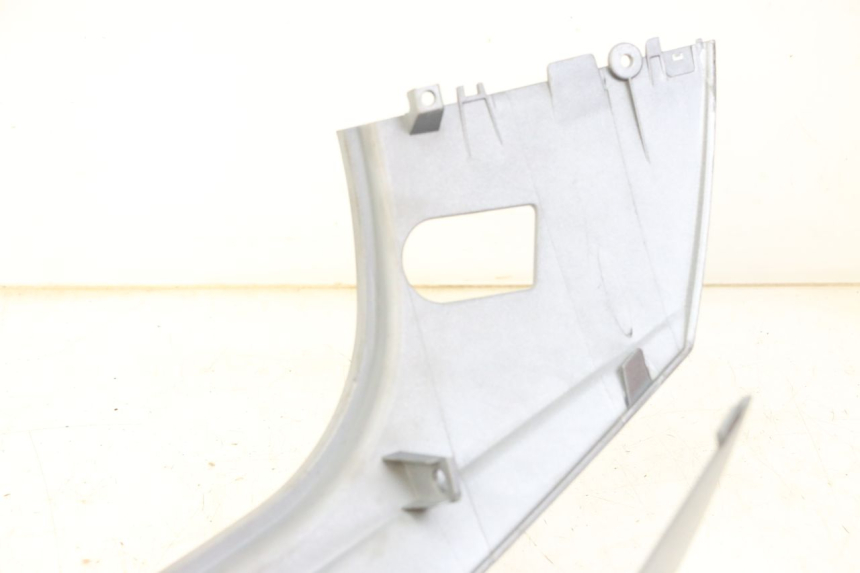 photo de REAR RIGHT PANEL SYM JOYMAX 125 (2010 - 2017)