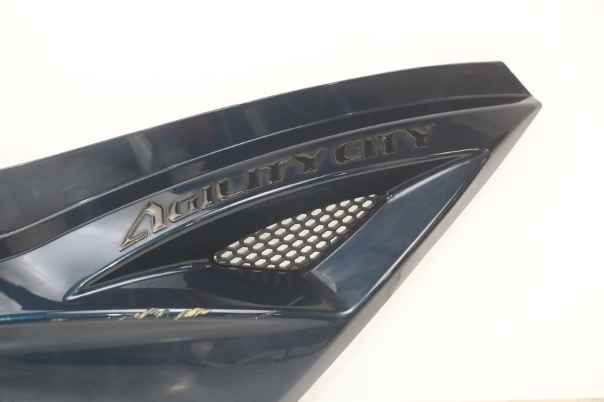 photo de RIGHT REAR SIDE PANEL KYMCO AGILITY 16+ 4T 50 (2018 - 2023)