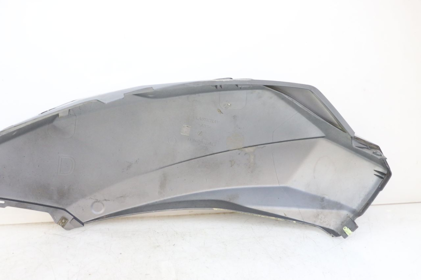 photo de RIGHT REAR SIDE PANEL PEUGEOT SATELIS 125 (2006 - 2009)