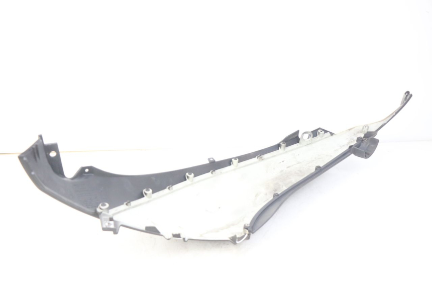 photo de RIGHT REAR SIDE PANEL PIAGGIO BEVERLY 125 (2010 - 2015)