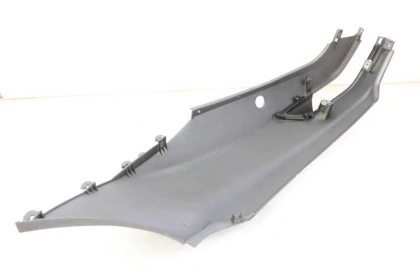 photo de RIGHT REAR SIDE PANEL PIAGGIO MP3 500 (2014 - 2016)