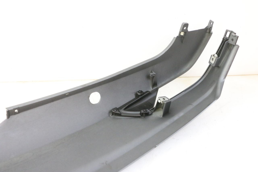 photo de RIGHT REAR SIDE PANEL PIAGGIO MP3 500 (2014 - 2016)