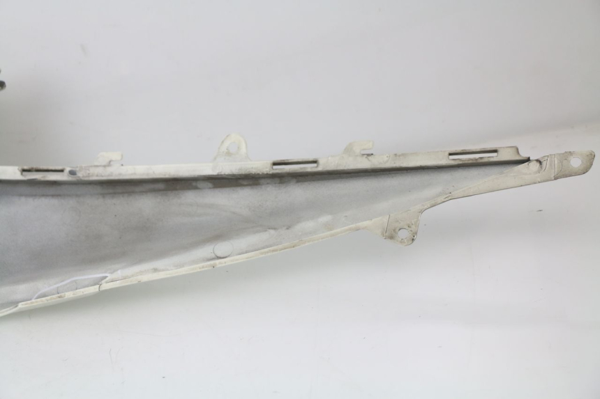 photo de RIGHT REAR SIDE PANEL SUZUKI AN BURGMAN 400 (2006 - 2010)