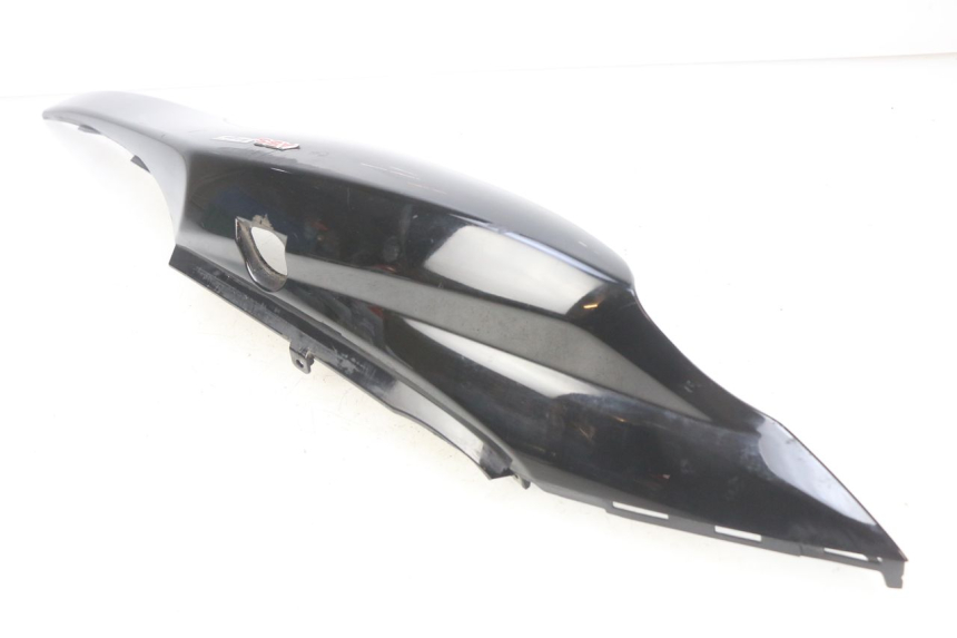 photo de RIGHT REAR SIDE PANEL SUZUKI SIXTEEN 125 (2008 - 2010)