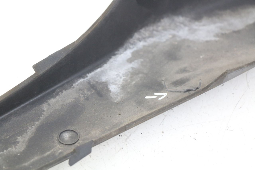 photo de RIGHT REAR SIDE PANEL SUZUKI SIXTEEN 125 (2008 - 2010)