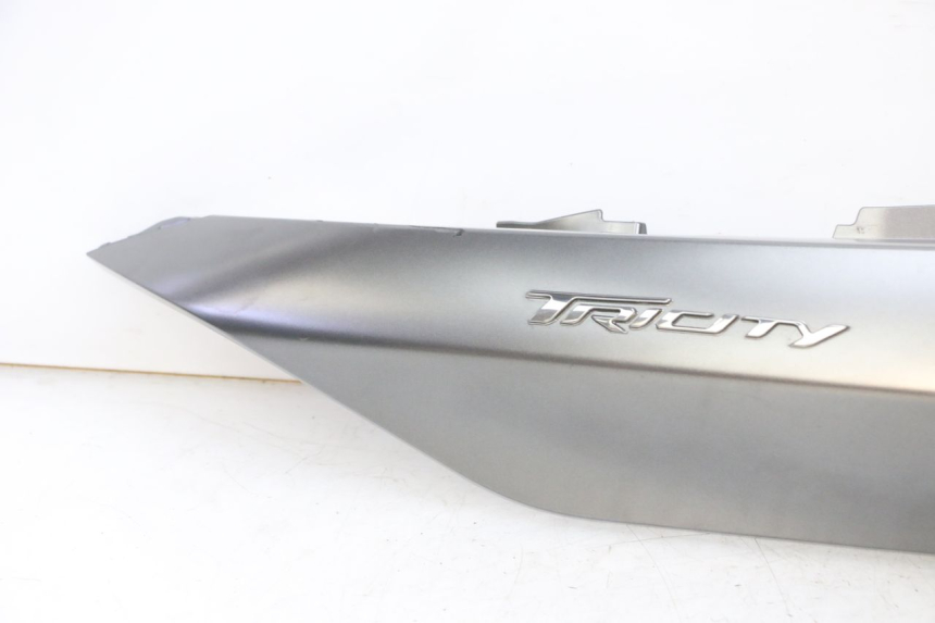 photo de REAR RIGHT PANEL YAMAHA TRICITY 300 (2020 - 2024) - Detailed visual inspection
