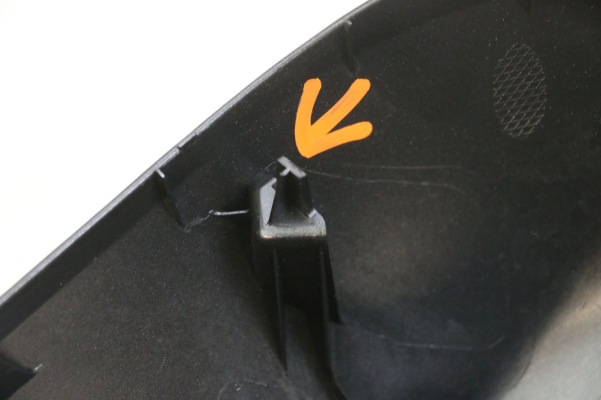 photo de REAR RIGHT PANEL YAMAHA TRICITY 300 (2020 - 2024) - Zoom on usage condition