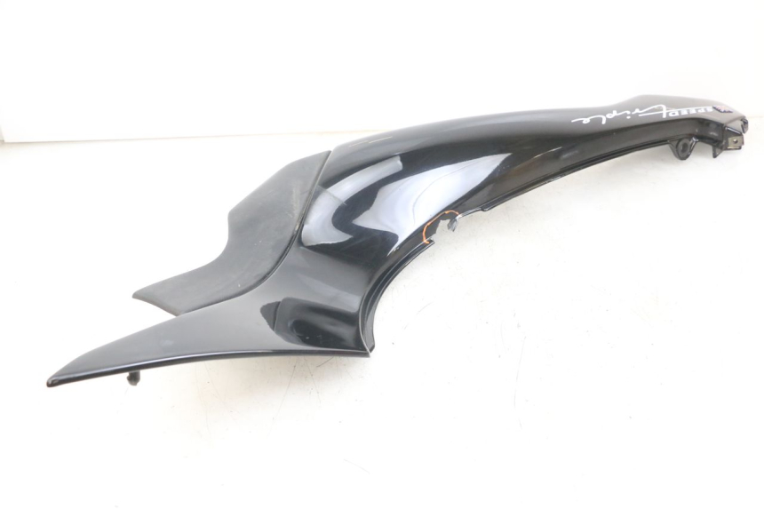 photo de RIGHT REAR SIDE PANEL TRIUMPH SPEED TRIPLE T301 900 (1994 - 1996)