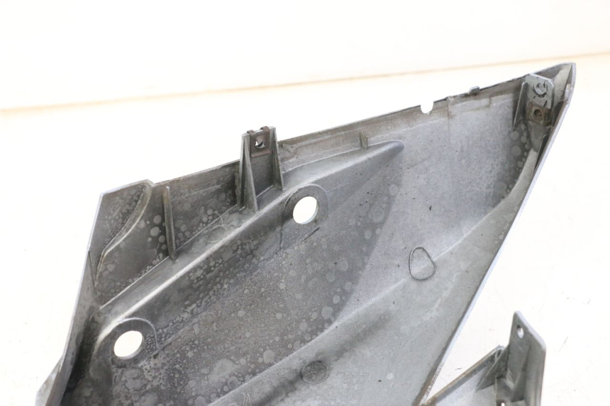 photo de RIGHT REAR SIDE PANEL SUZUKI UH BURGMAN 125 (2002 - 2006)