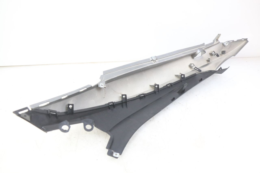 photo de RIGHT REAR SIDE PANEL HONDA VISION NSC R 50 (2013 - 2015)