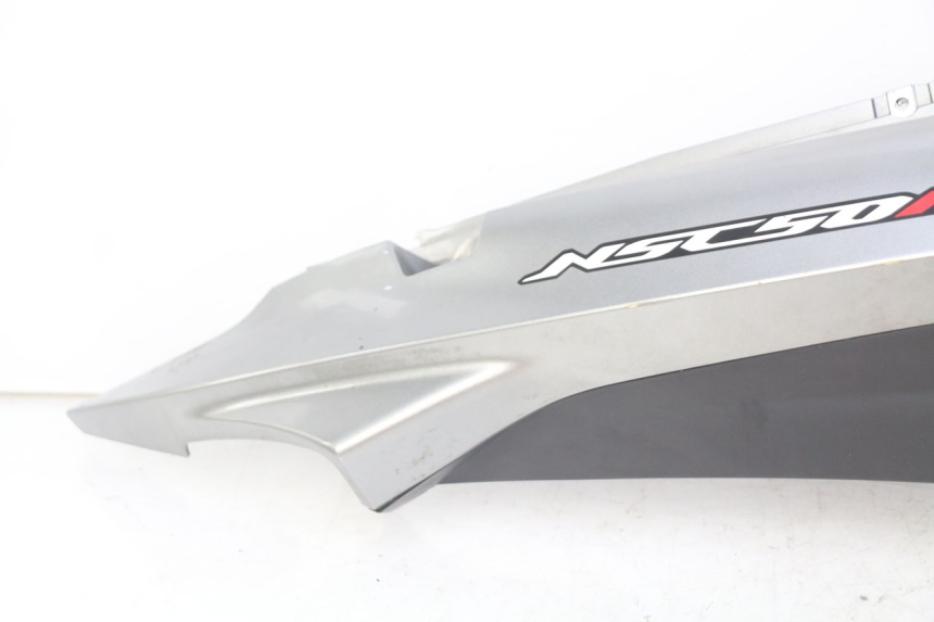 photo de RIGHT REAR SIDE PANEL HONDA VISION NSC R 50 (2013 - 2015)