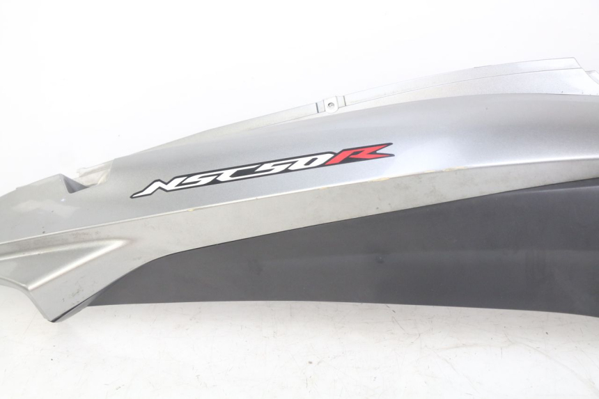 photo de RIGHT REAR SIDE PANEL HONDA VISION NSC R 50 (2013 - 2015)