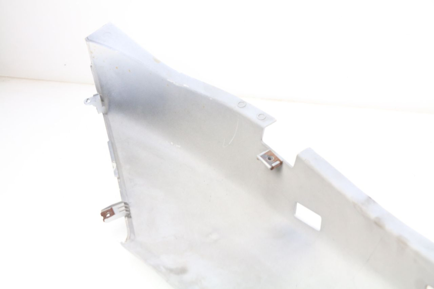 photo de RIGHT REAR SIDE PANEL YAMAHA XMAX X-MAX 125 (2006 - 2009)