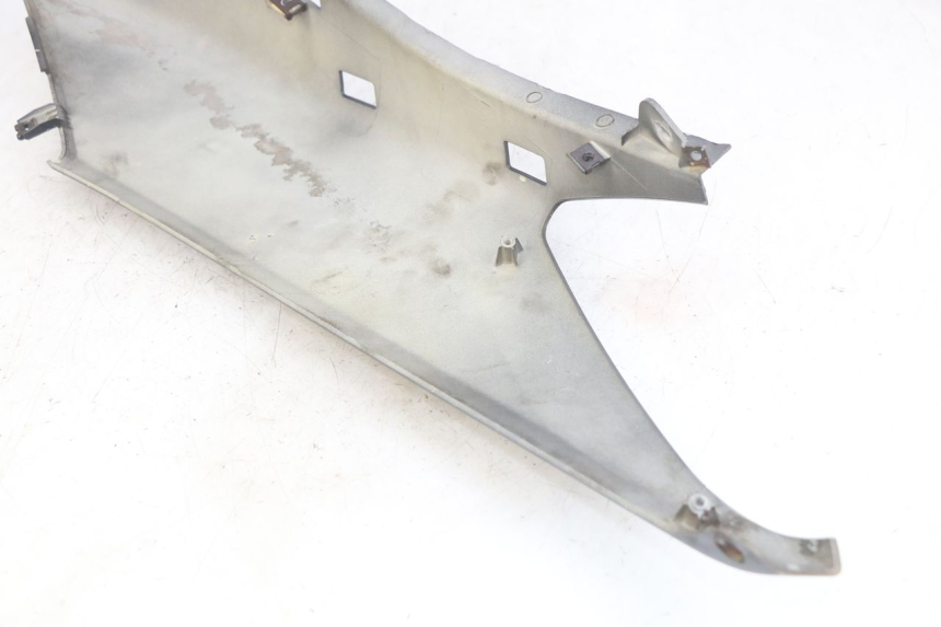 photo de RIGHT REAR SIDE PANEL YAMAHA XMAX X-MAX 125 (2006 - 2009)