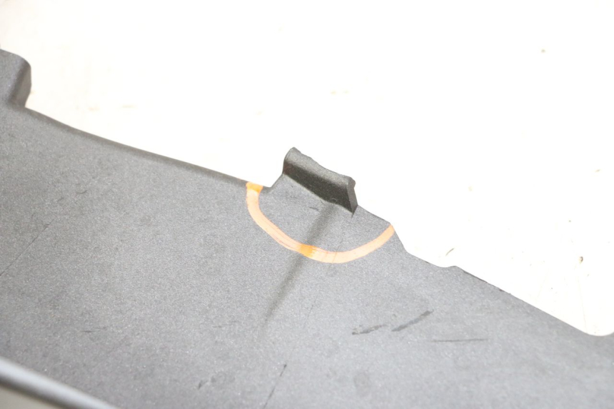 photo de REAR RIGHT PANEL YAMAHA XMAX X-MAX 125 (2021 - 2025)