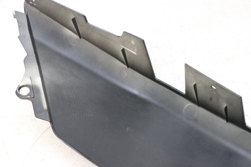 photo de REAR RIGHT PANEL YAMAHA X-MAX XMAX 125 (2010 - 2014)