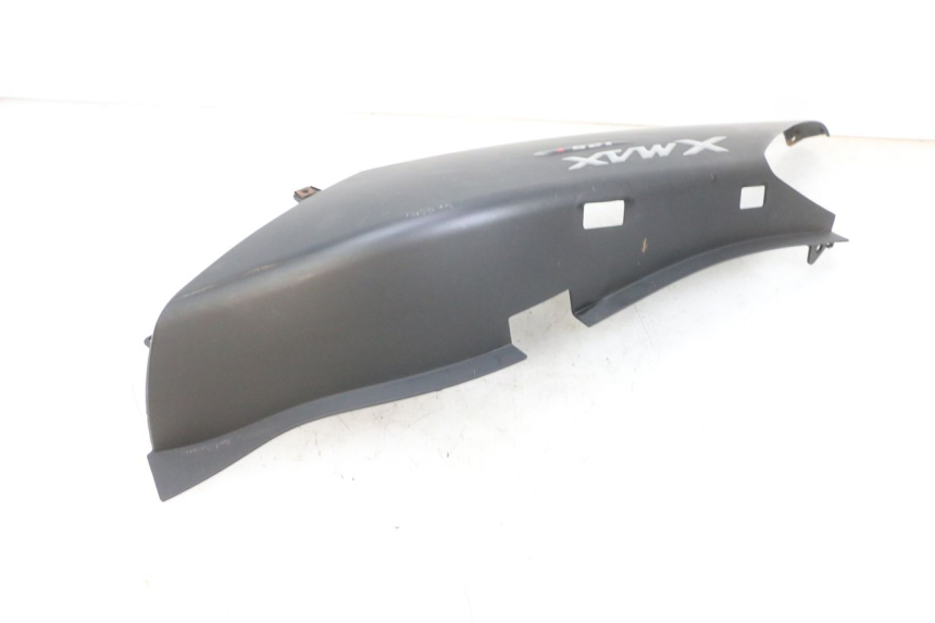 photo de RIGHT REAR SIDE PANEL YAMAHA XMAX X-MAX 125 (2006 - 2009) - Technical close-up