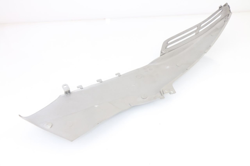 photo de REAR RIGHT PANEL YAMAHA CYGNUS 125 (1995 - 2003)