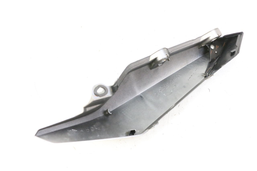 photo de REAR RIGHT PANEL YAMAHA XJ6 600 (2008 - 2016)