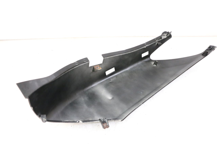 photo de RIGHT REAR SIDE PANEL YAMAHA XMAX X-MAX 125 (2006 - 2009)