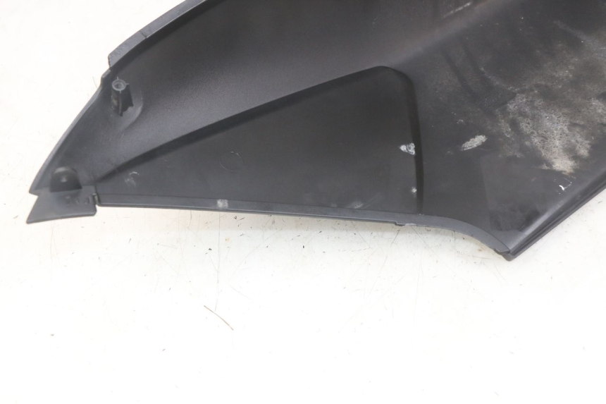 photo de RIGHT REAR SIDE PANEL YAMAHA YP MAJESTY 125 (2007 - 2010)