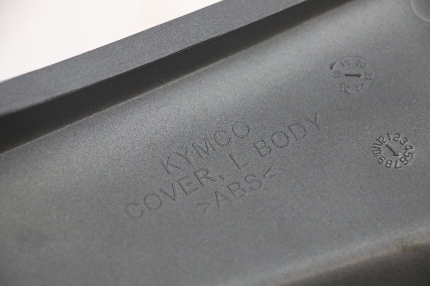 photo de LEFT REAR SIDE PANEL KYMCO AGILITY 4T 50 (2018 - 2022) - Distinctive features