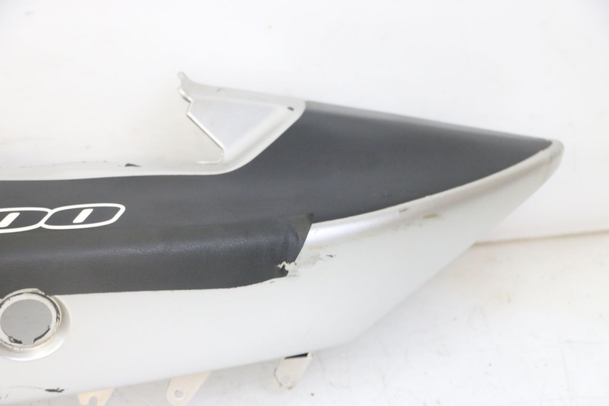 photo de REAR LEFT PANEL SUZUKI GS GSE 500 (2001 - 2003)