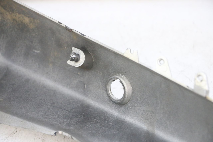 photo de REAR LEFT PANEL SUZUKI GS GSE 500 (2001 - 2003)