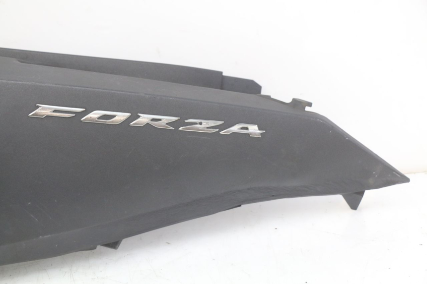 photo de LEFT REAR SIDE PANEL HONDA FORZA 125 (2015 - 2016)