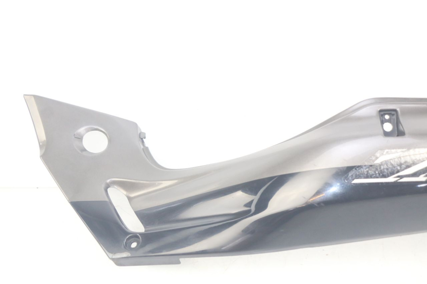 photo de LEFT REAR SIDE PANEL KAWASAKI ZZR 600 (1995 - 2004)