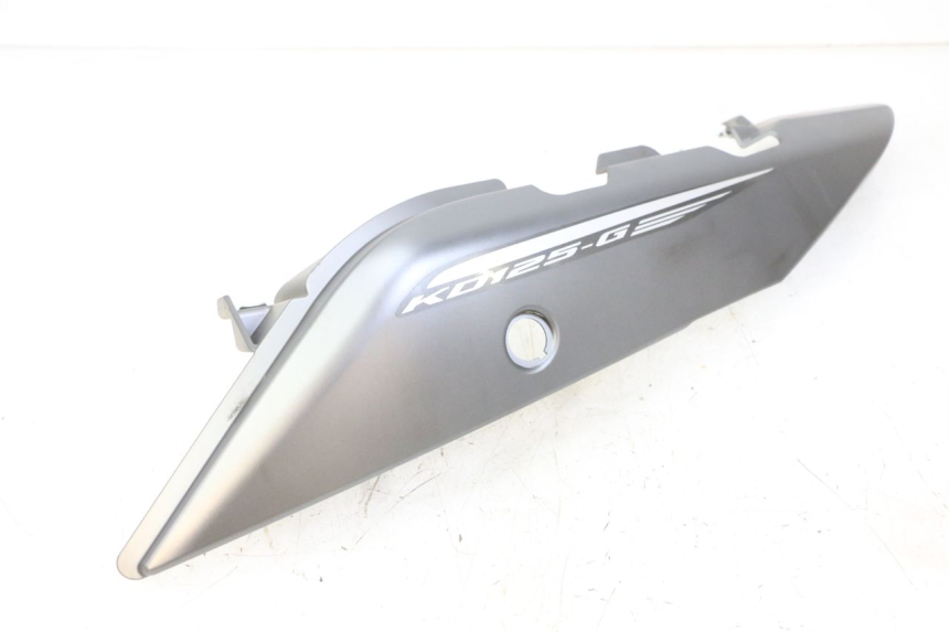 photo de REAR LEFT PANEL KIDEN KD125-G 125 (2018 - 2022)
