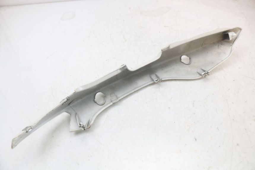 photo de REAR LEFT PANEL MOTO GUZZI NORGE 8V GT 1200 (2011 - 2016)
