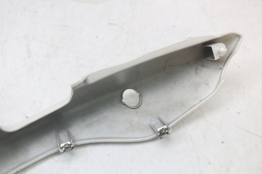 photo de REAR LEFT PANEL MOTO GUZZI NORGE 8V GT 1200 (2011 - 2016)