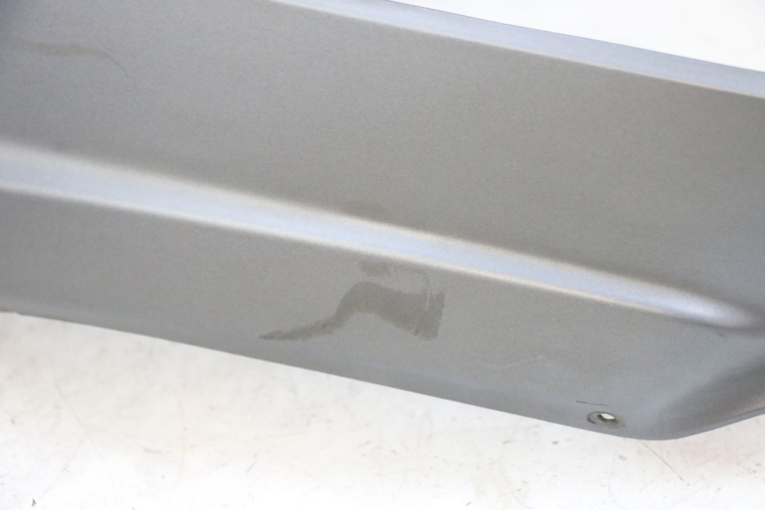 photo de REAR LEFT PANEL PIAGGIO MP3 500 (2016 - 2018) - Fixing points details