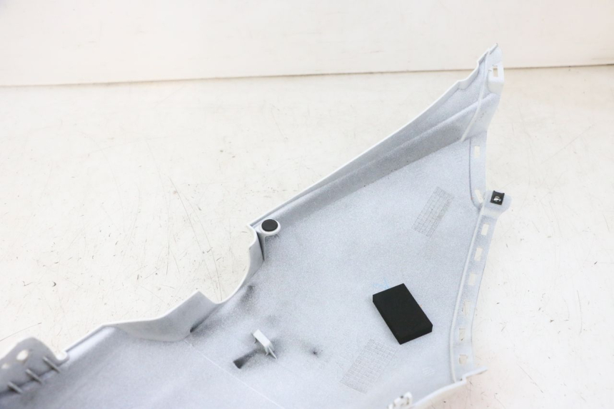 photo de REAR LEFT PANEL YAMAHA NEO'S CORE 1 (2022 - 2026) - Component detail