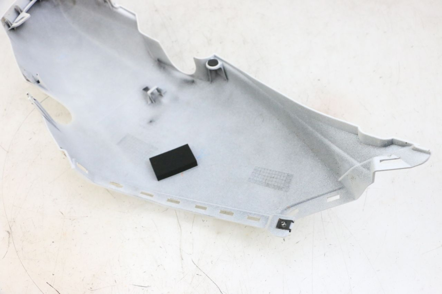 photo de REAR LEFT PANEL YAMAHA NEO'S CORE 1 (2022 - 2026) - Product overview