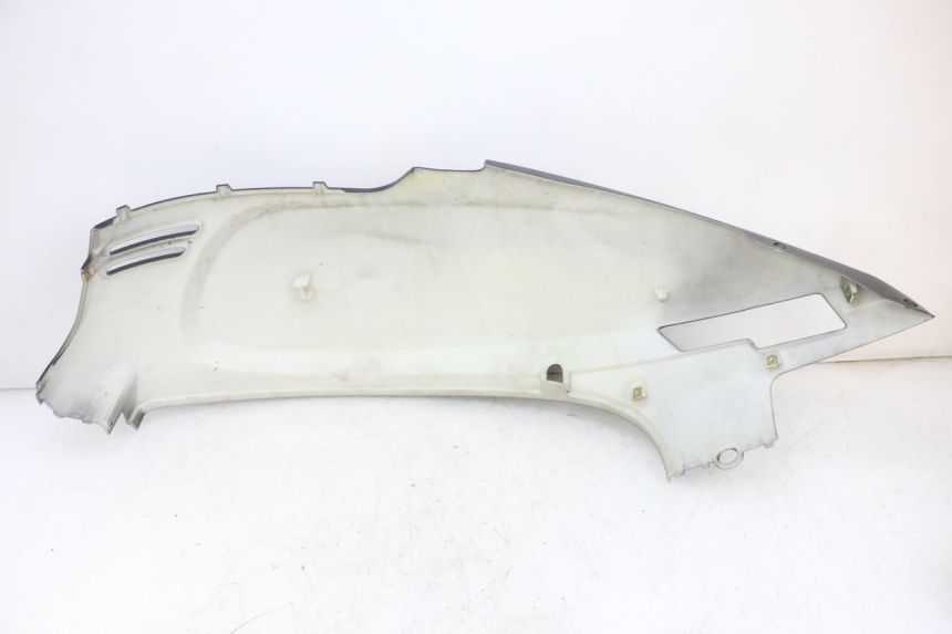 photo de REAR LEFT PANEL EFUN PUSA 1 - Zoom on usage condition