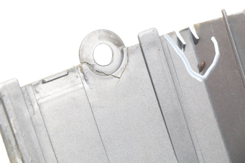 photo de REAR LEFT PANEL DAELIM S2 125 (2006 - 2007)