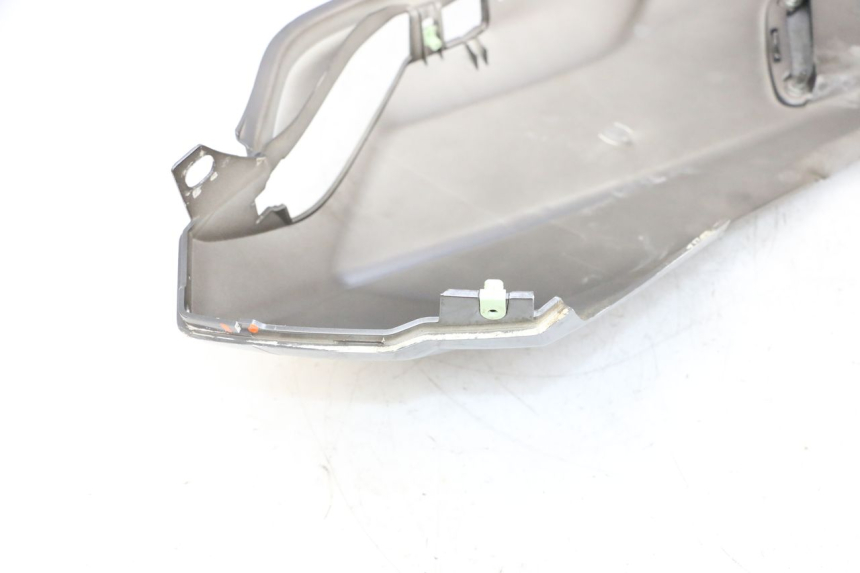 photo de REAR LEFT PANEL PEUGEOT SATELIS 125 (2013 - 2018) - Technical close-up