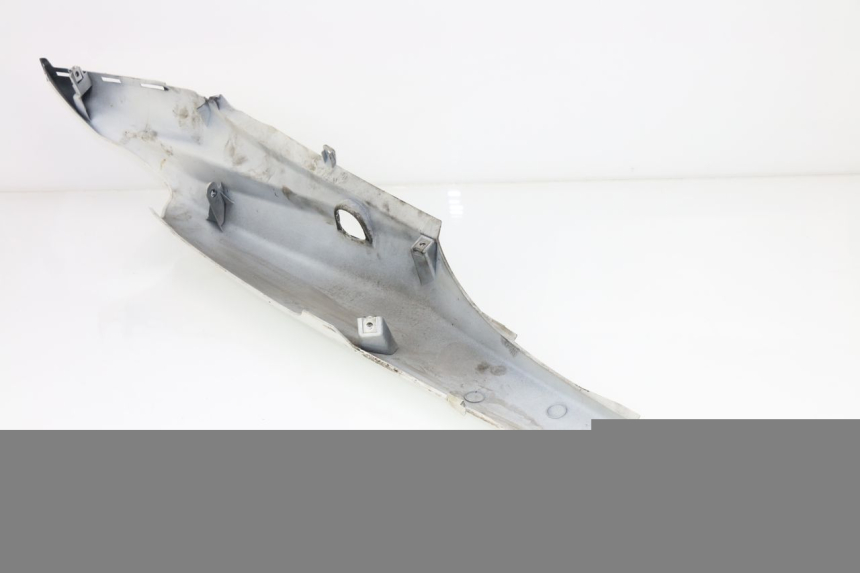 photo de LEFT REAR SIDE PANEL SUZUKI SIXTEEN 125 (2008 - 2010)