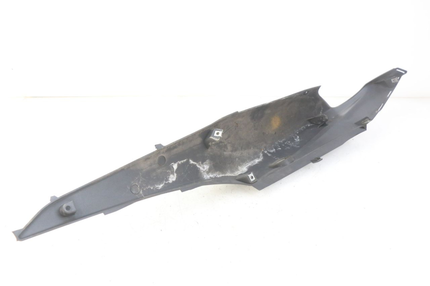 photo de LEFT REAR SIDE PANEL SUZUKI SIXTEEN 125 (2008 - 2010)