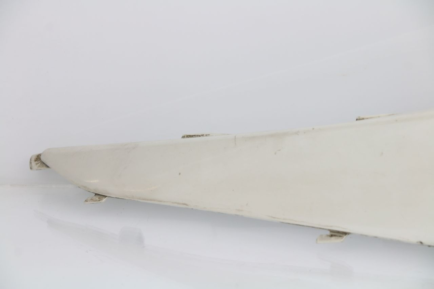 photo de LEFT REAR SIDE PANEL SUZUKI SIXTEEN 125 (2008 - 2010)