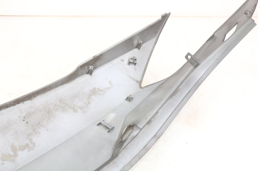 photo de LEFT REAR SIDE PANEL SYM GTS EFI 125 (2012 - 2016)