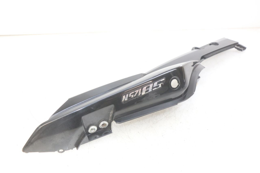 photo de LEFT REAR SIDE PANEL SYM WOLF SB 125 (2011 - 2018)
