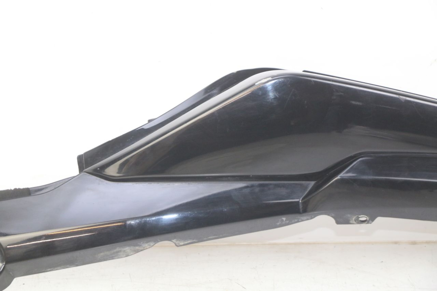 photo de LEFT REAR SIDE PANEL SYM WOLF SB 125 (2011 - 2018)