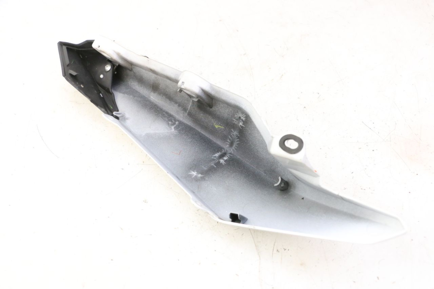 photo de REAR LEFT PANEL YAMAHA XJ6 ABS 600 (2008 - 2016)