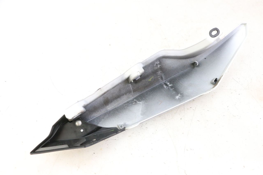 photo de REAR LEFT PANEL YAMAHA XJ6 ABS 600 (2008 - 2016)