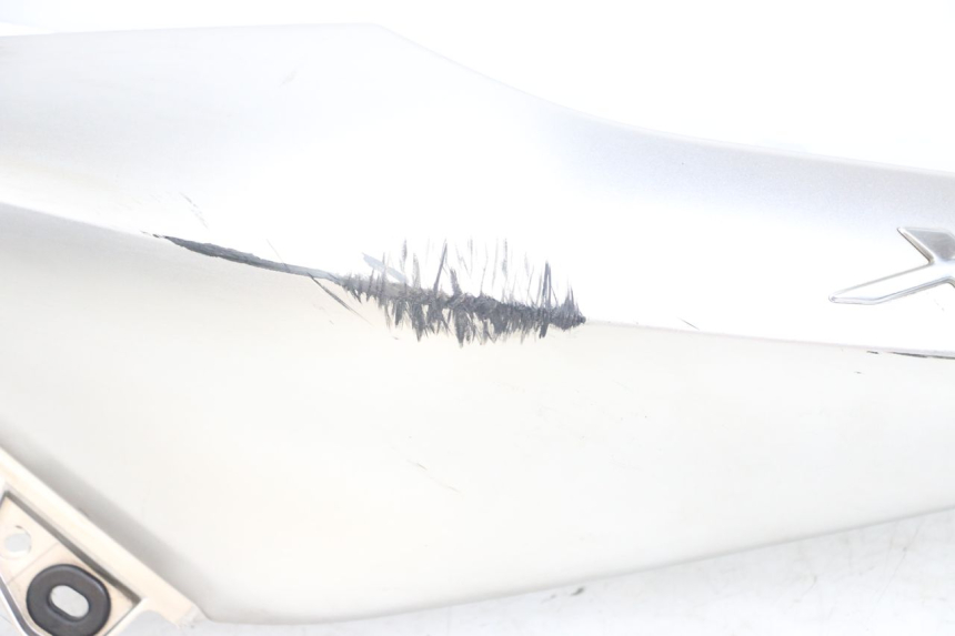 photo de LEFT REAR SIDE PANEL YAMAHA XMAX X-MAX ABS 125 (2017 - 2020)