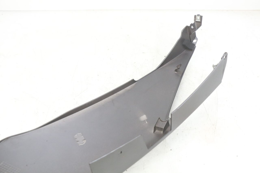 photo de LEFT REAR SIDE PANEL YAMAHA X-MAX XMAX 125 (2010 - 2014)