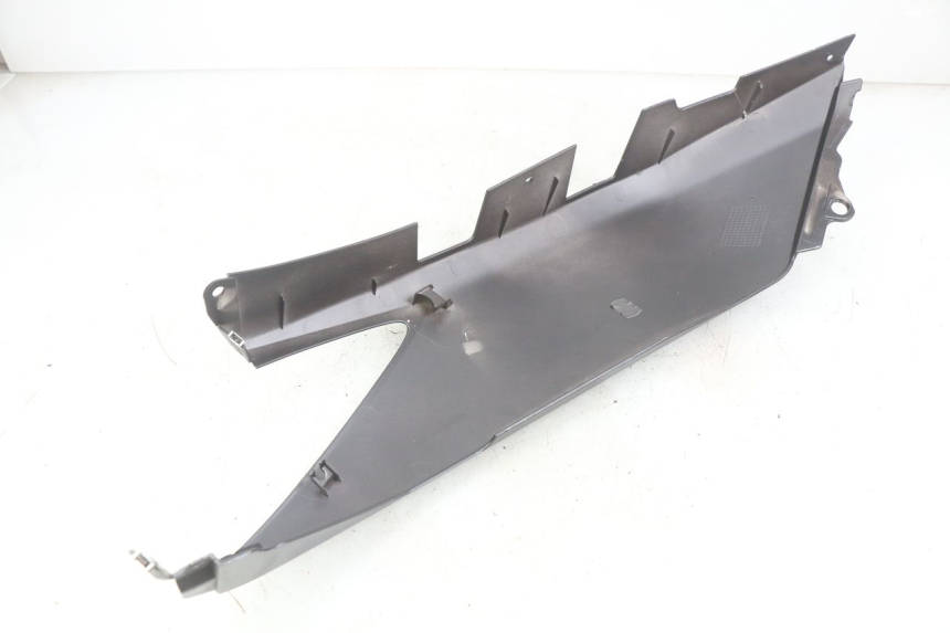 photo de LEFT REAR SIDE PANEL YAMAHA X-MAX XMAX 125 (2010 - 2014)